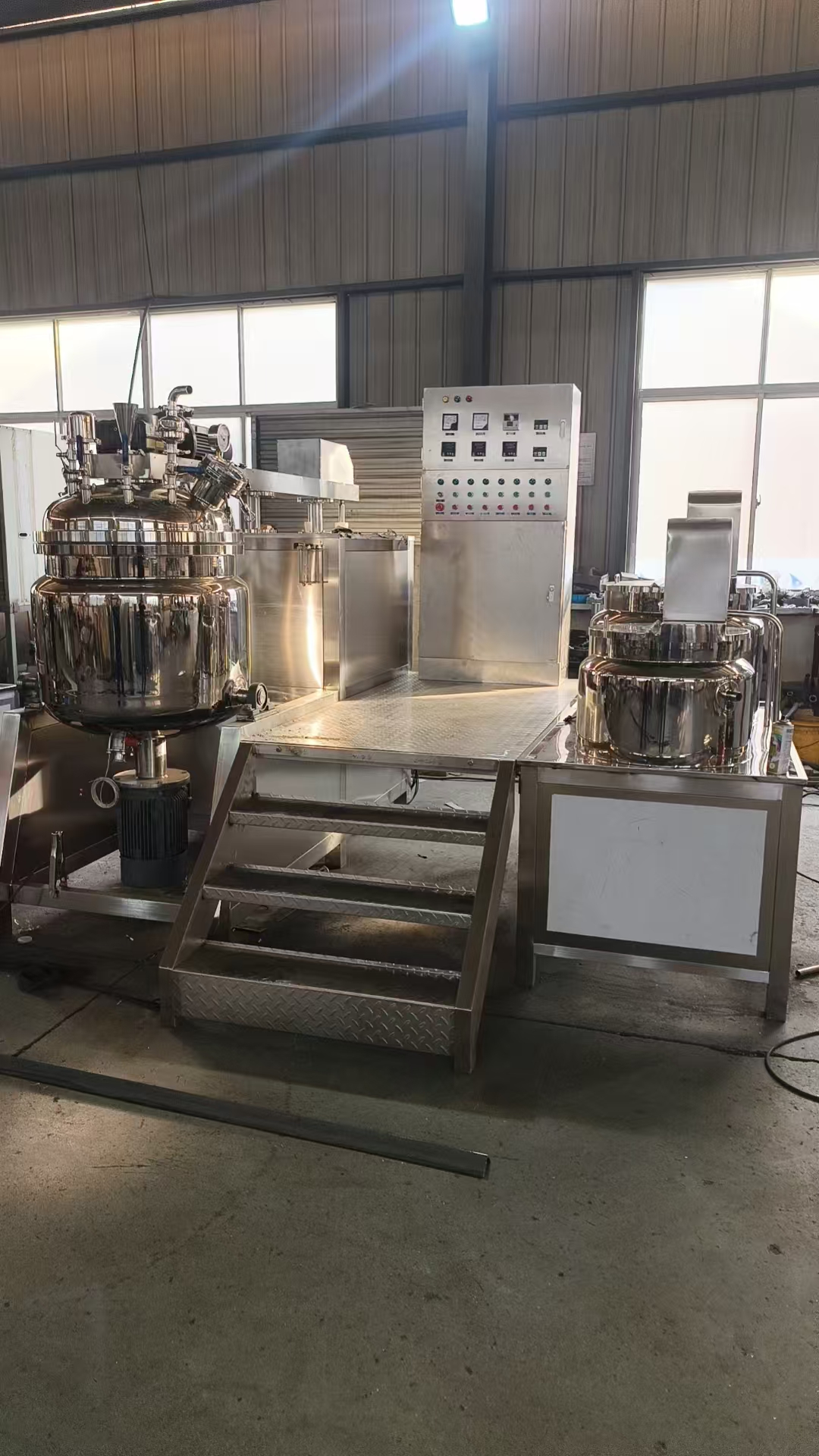 Turnkey Mixing Tank Homogenizer Complete Production Line Automatic Processing System for Cosmetic Cream Lotion Manufacturing